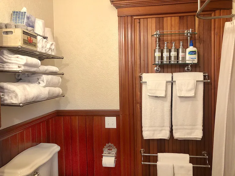 Plenty of towels for up to four guests! Enjoy our EOS eco-friendly hair and bath products.
