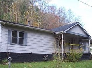 99 Carnation Rd, Van Lear, KY 41265