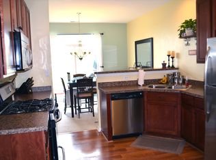 401 Bluegrass Pkwy, Oswego, IL 60543