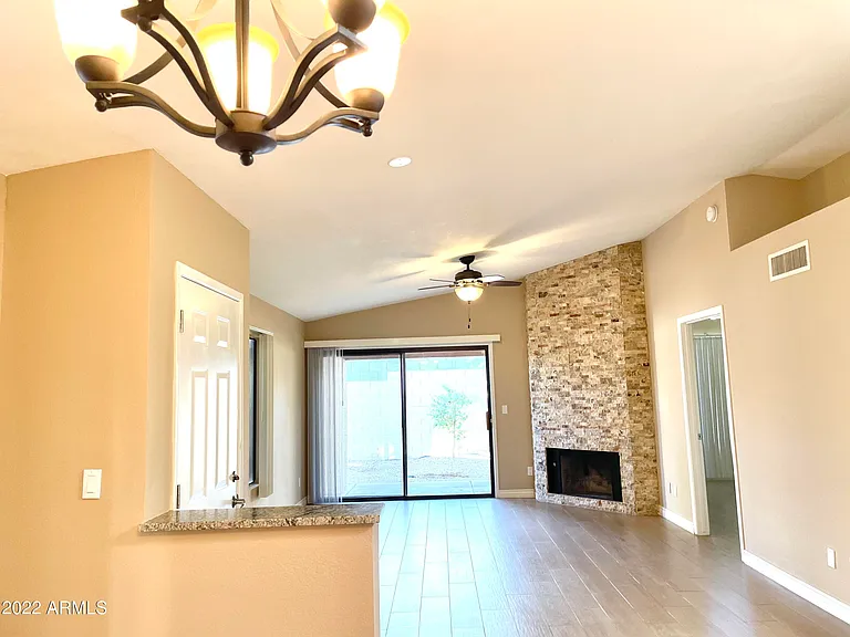 4522 E Renee Dr — Photo 4