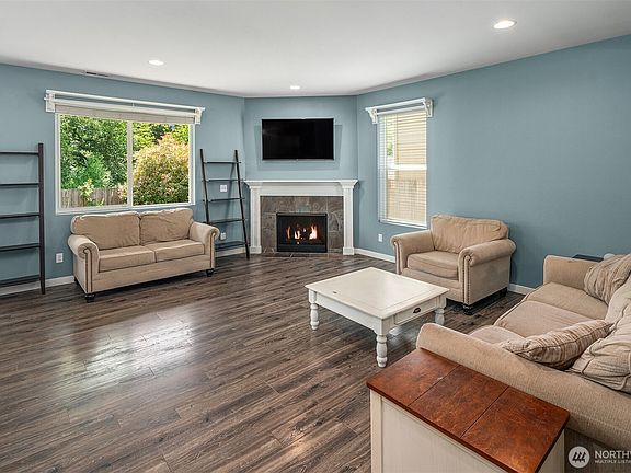 4th image of 15527 E 82nd Avenue E