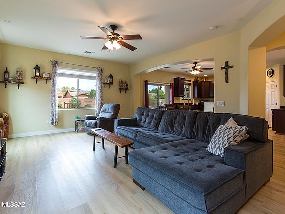 2nd image of 841 E Cottonwood Canyon Pl