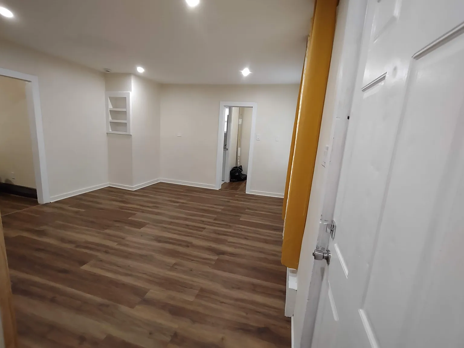 3 bed, $2,050 — Photo 3