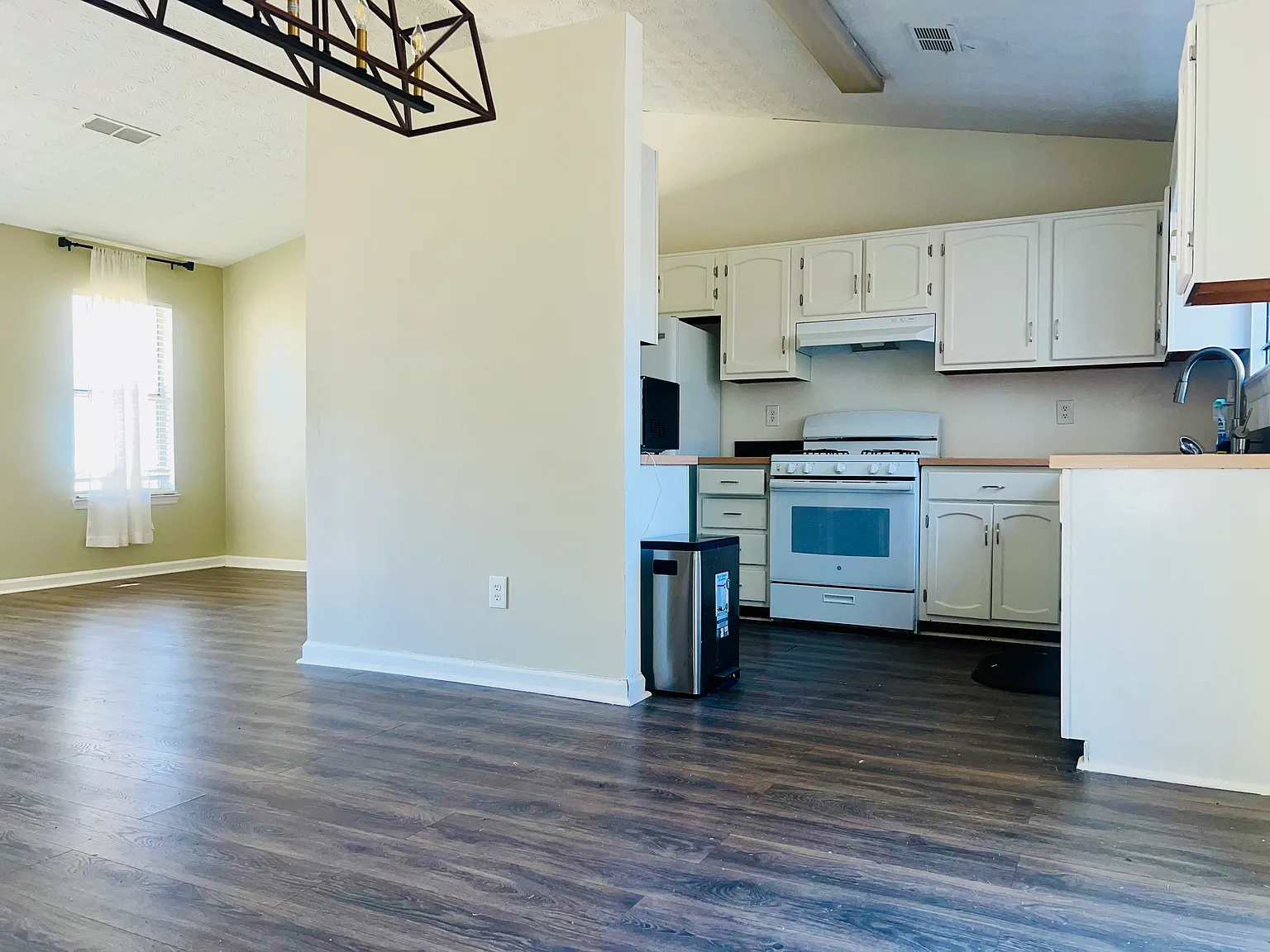 3 bed, 1430 sqft, $2,000 — Photo 3
