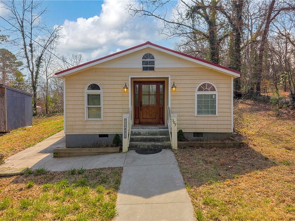 1st image of 307 Moore Ave