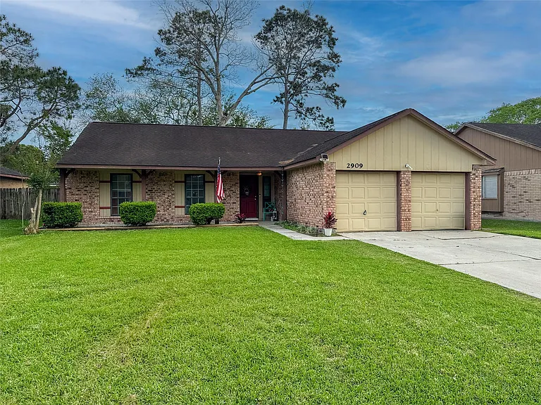 2909 Laurelridge Dr — Photo 2