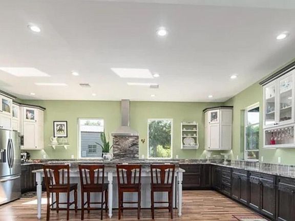 3rd image of 1639 Colbert Rd