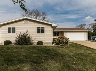 5200 Spencer Dr SW, Cedar Rapids, IA 52404