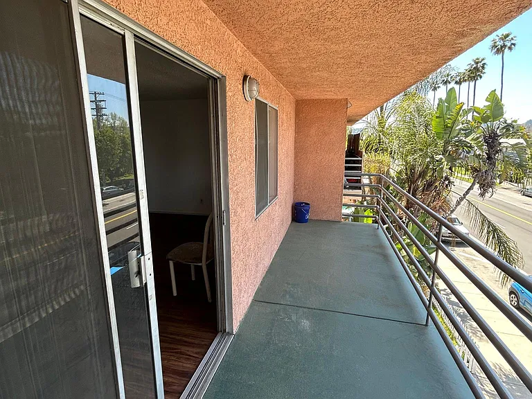 5320 Whitsett Ave #8 — Photo 18