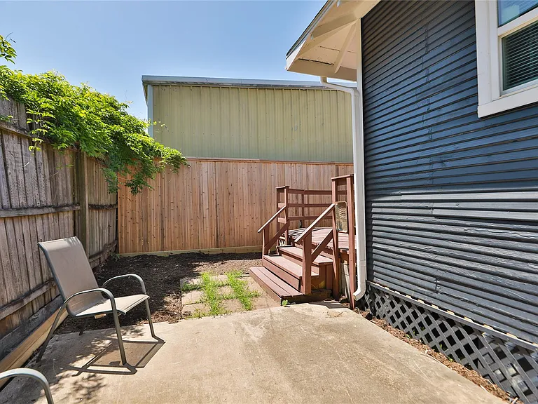 1244 W 21st St — Photo 37