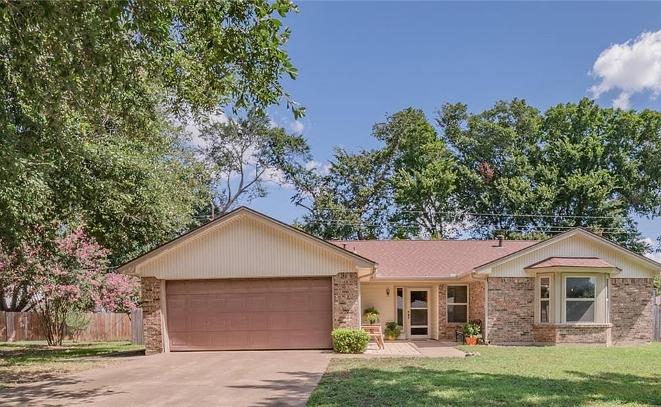 1st image of 1217 Hillcrest Dr