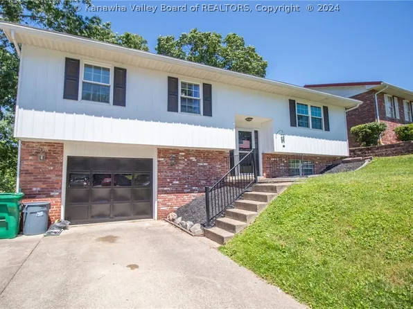 5456 Sandhurst Ln, Cross Lanes, WV 25313