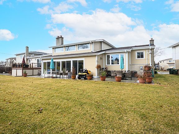 3rd image of 9833 N Lauren Ln