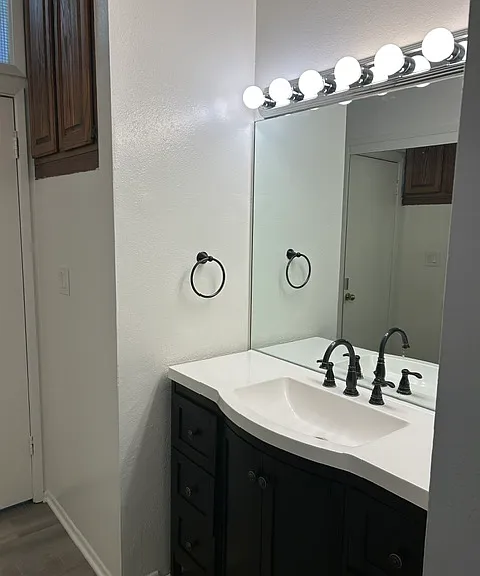 Sink/vanity