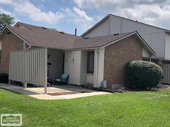 2nd image of 36027 Kingsland Ct