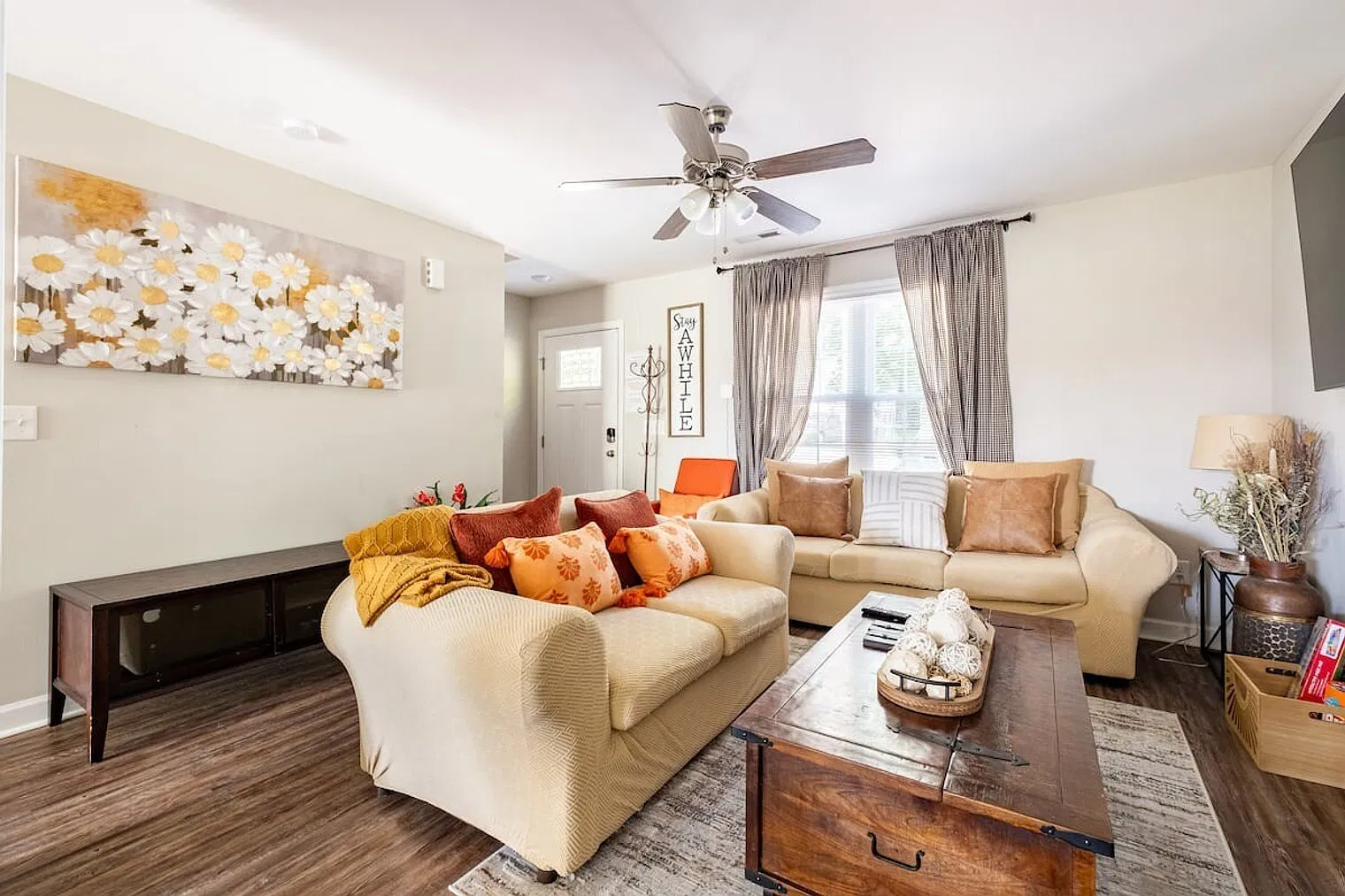 3 bed, 2.0 bath, $2,940 — Photo 4