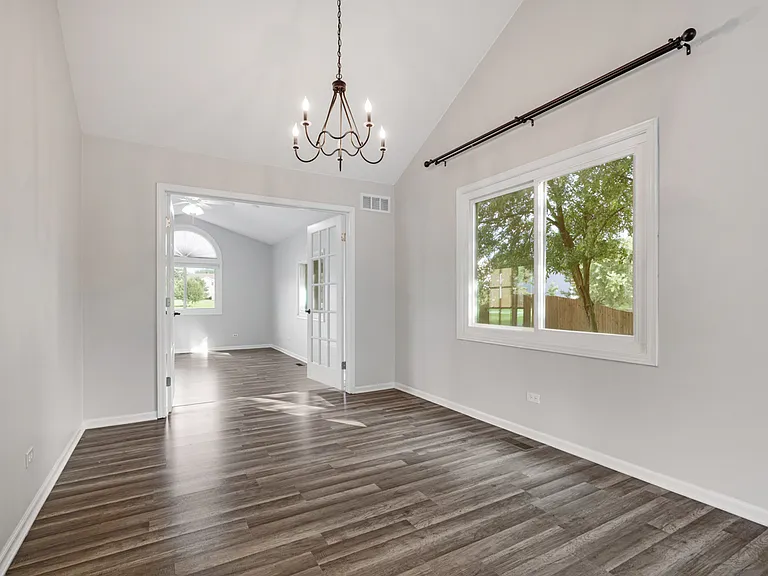 615 Chester Ct E — Photo 9