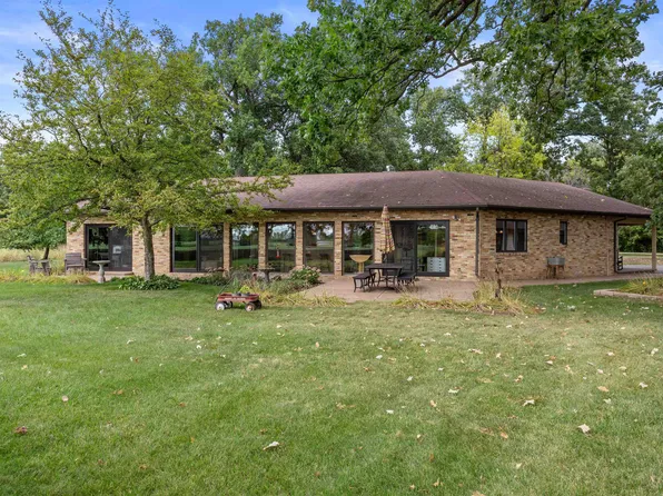 2035 Shawnee Ln, Oshkosh, WI 54901