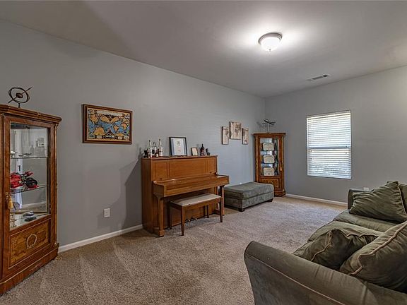 3rd image of 623 Nonsuch Way