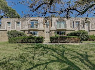 7530 N Port Washington Rd #2-204, Fox Point, WI 53217