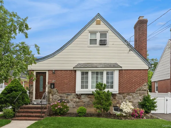 6 Jasper Street, Valley Stream, NY 11580