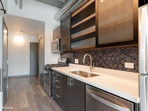 2nd image of 2101 S Wabash Ave #5154160