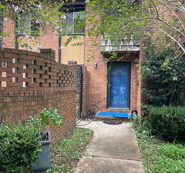 1st image of 212 Belmont Rd #212