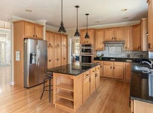 26 Falcon Ridge Dr, Hopkinton, MA 01748