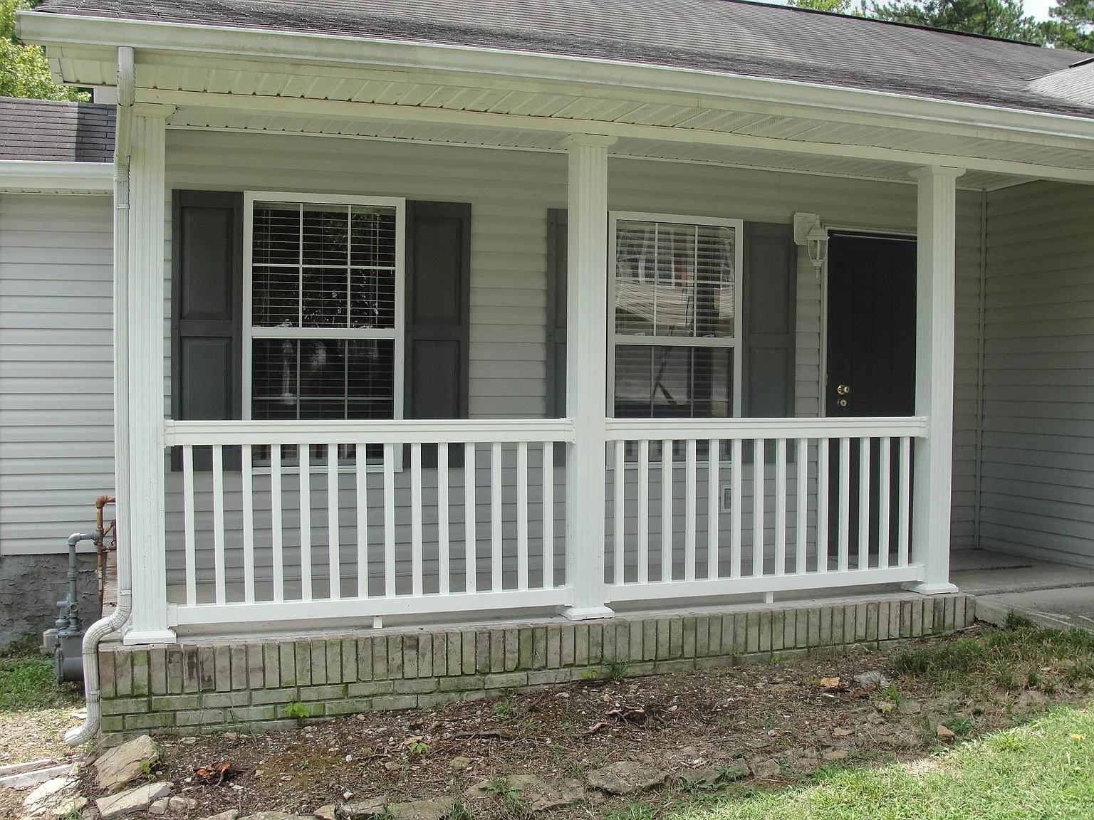 3 bed, 1.5 bath, 1328 sqft, $2,000 — Photo 2