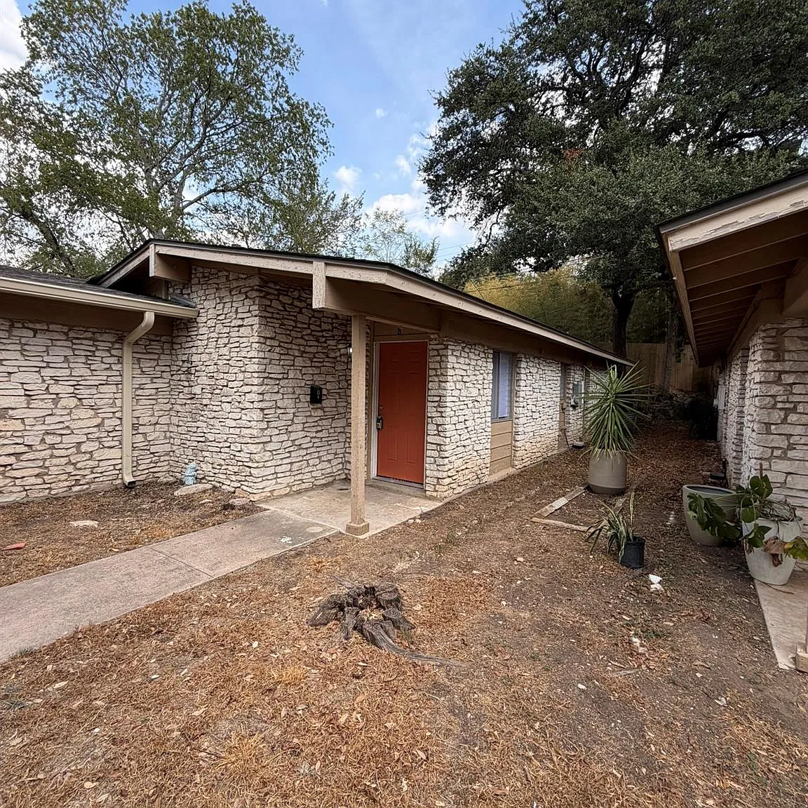 2 bed, 1.0 bath, 1972 sqft, $1,795 — Photo 2