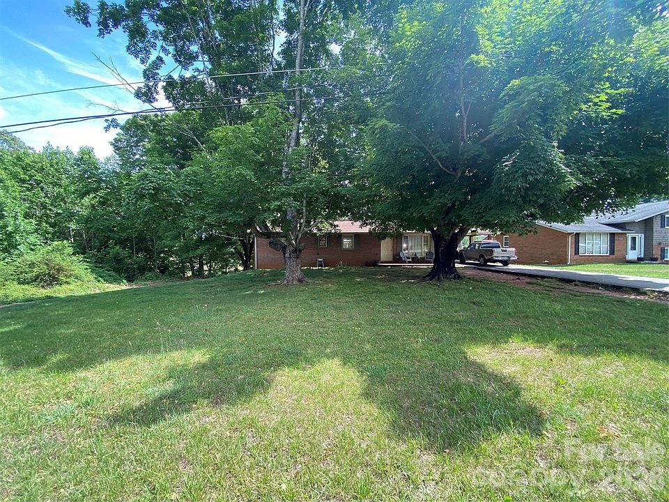 1st image of 2071 Colonial Ln