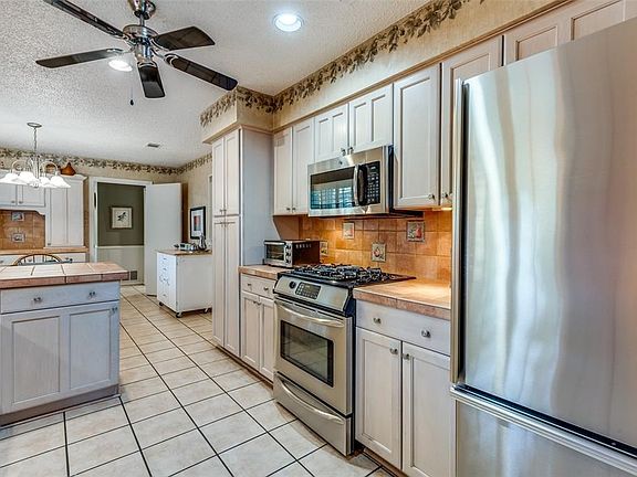 2nd image of 2307 Lakeside Dr