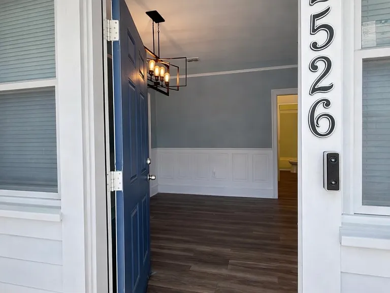 2526 Phyllis St — Photo 9