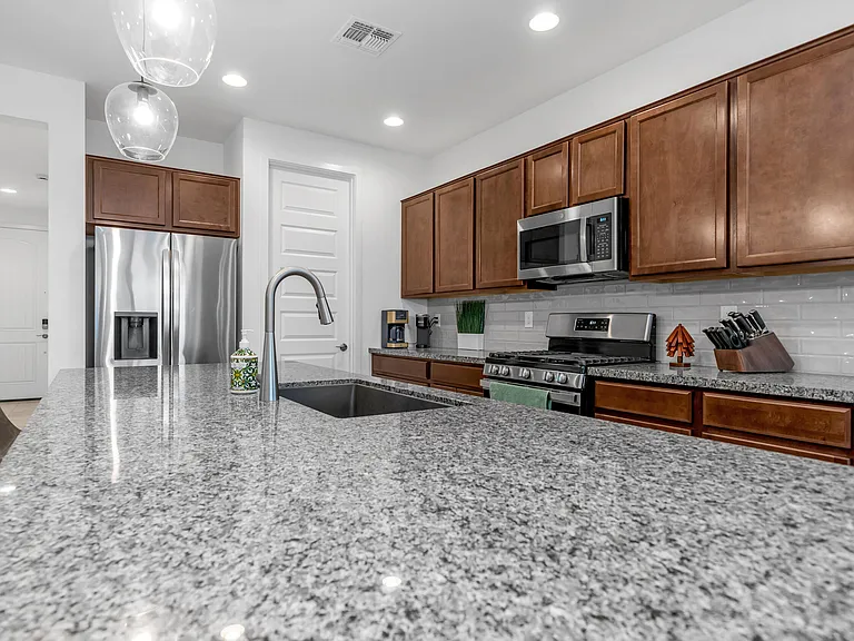 16159 S 177th Dr — Photo 6