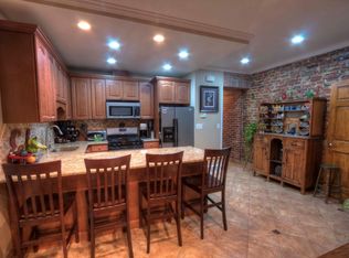 814 S 8th St #A, Philadelphia, PA 19147