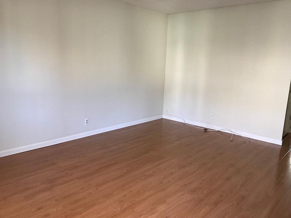 1st image of 889 Bing Dr APT 2
