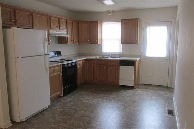 2nd image of 5196 Leigh Ln