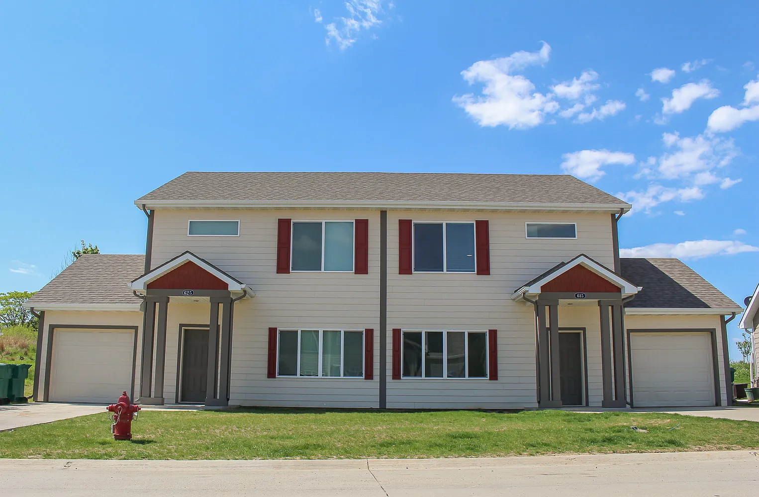 3 bed, 2.5 bath, 1302 sqft, $1,889 — Photo 1