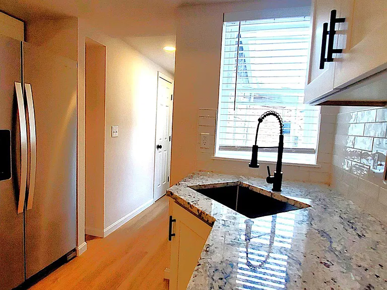 Eastern Ave — Photo 6