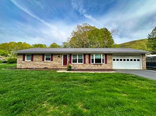 312 Heatherton Dr, Covington, VA 24426