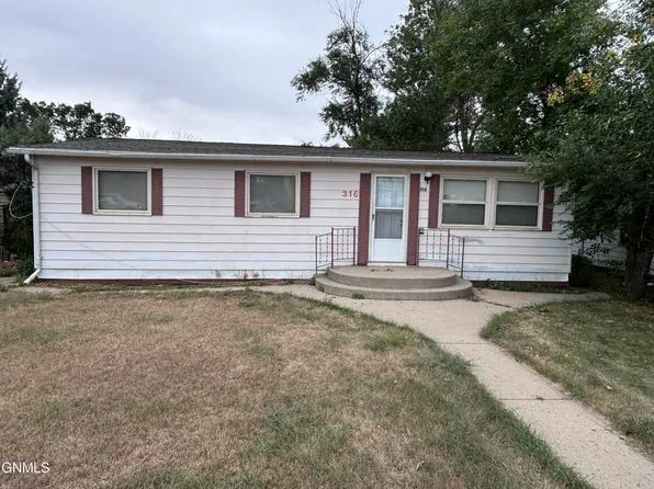 316 2nd St NE, Watford City, ND 58854