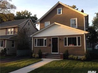 29 Stuart Ave, Malverne, NY 11565