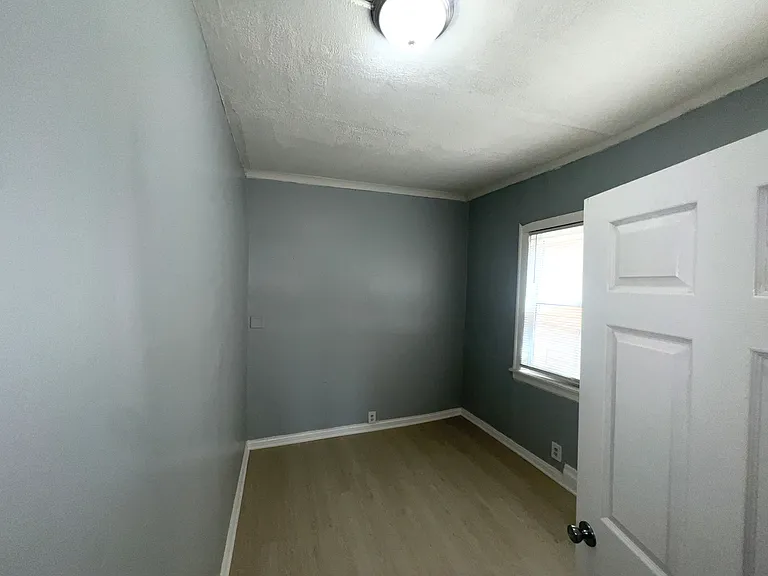 9147 S Woodlawn Ave — Photo 6