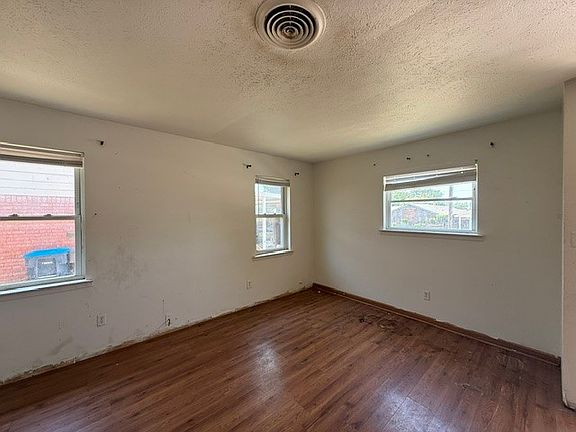 2nd image of 3121 Olive Pl