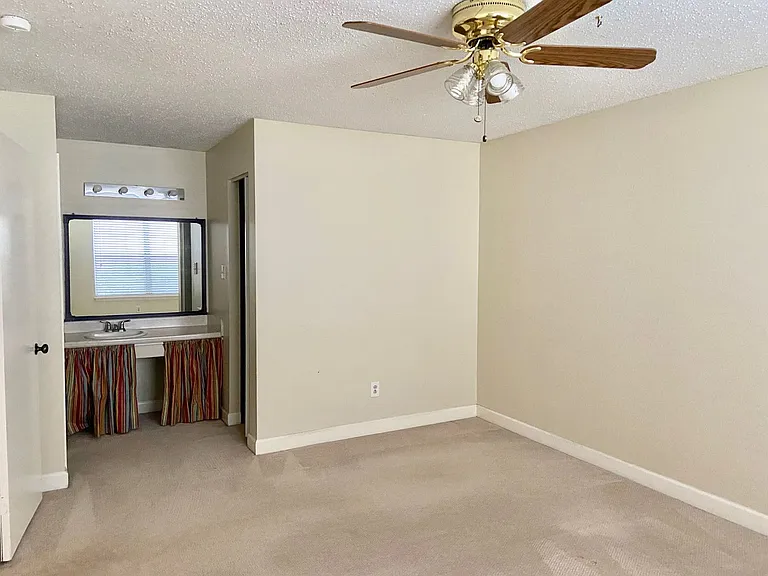 4160 Thalia Station Cir — Photo 17