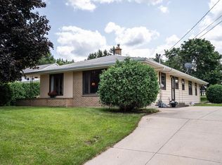 2407 E Sandy Acre Rd, West Bend, WI 53090