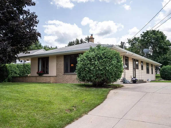 2407 East Sandy Acre ROAD, West Bend, WI 53090