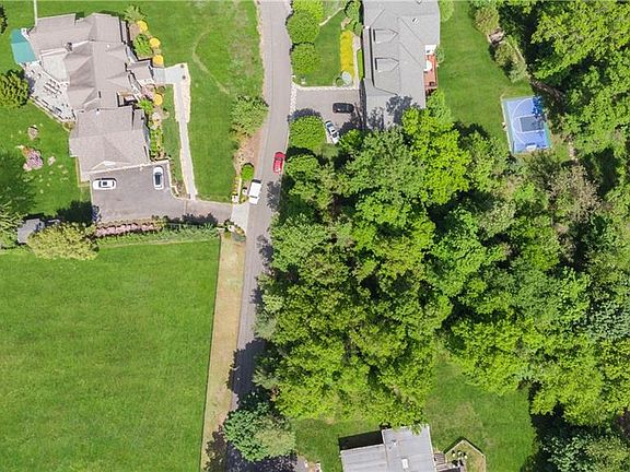 3rd image of Dellwood Ln