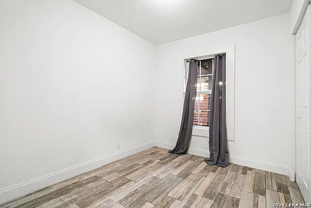 111 Ardmore St — Photo 12