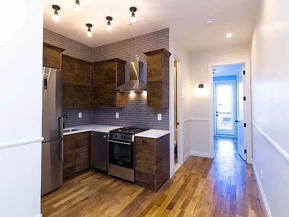 2nd image of 316 Melrose St #3R